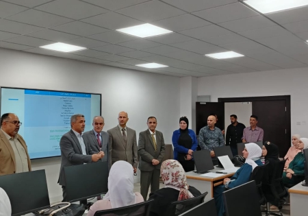 نائب رئيس جامعة اليرموك يفتتح دورة تدريبية لمعلمي المدرسة النموذجية حول استخدام التكنولوجيا الحديثة في التدريس